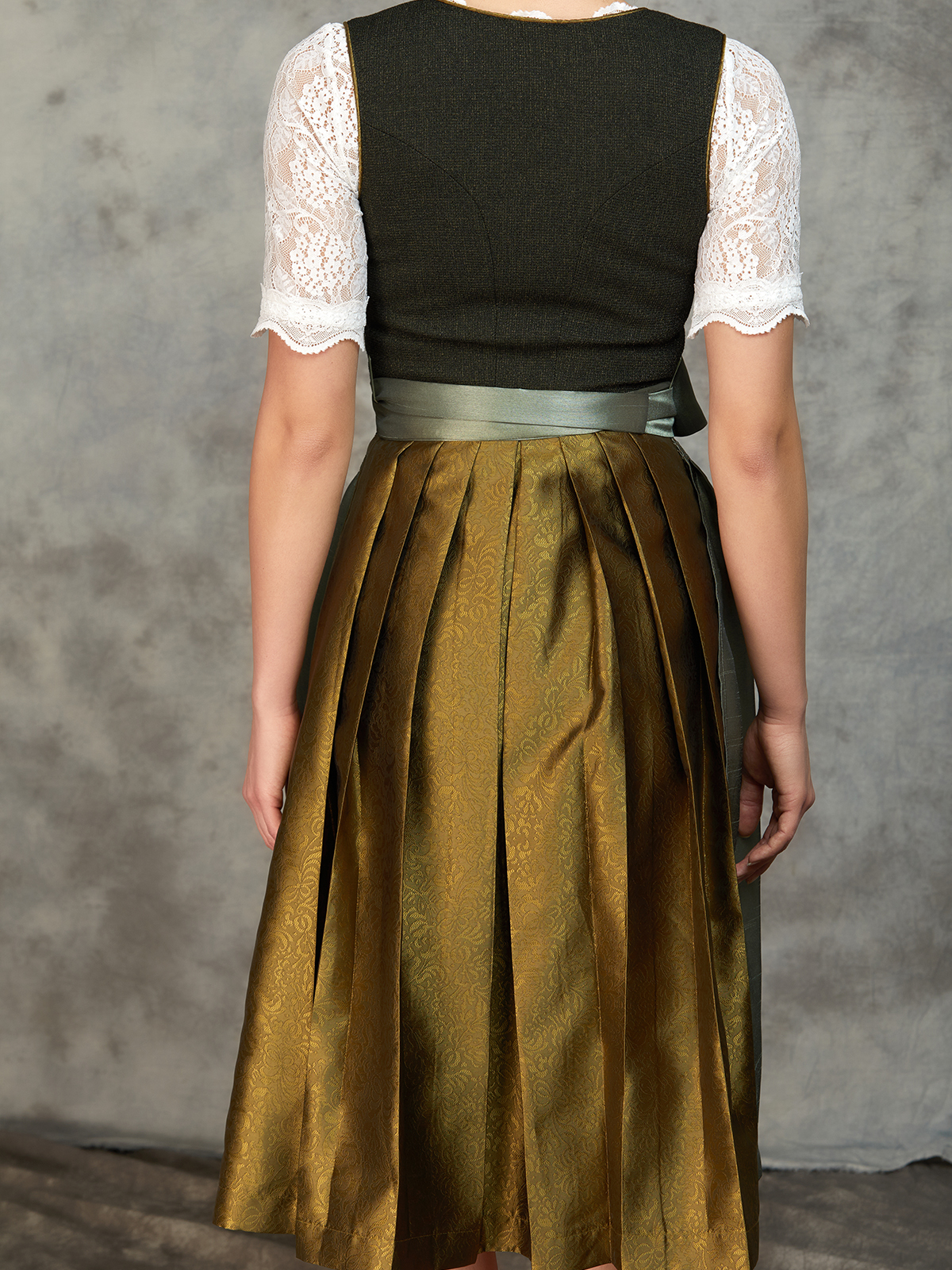 Festliches blaues Dirndl