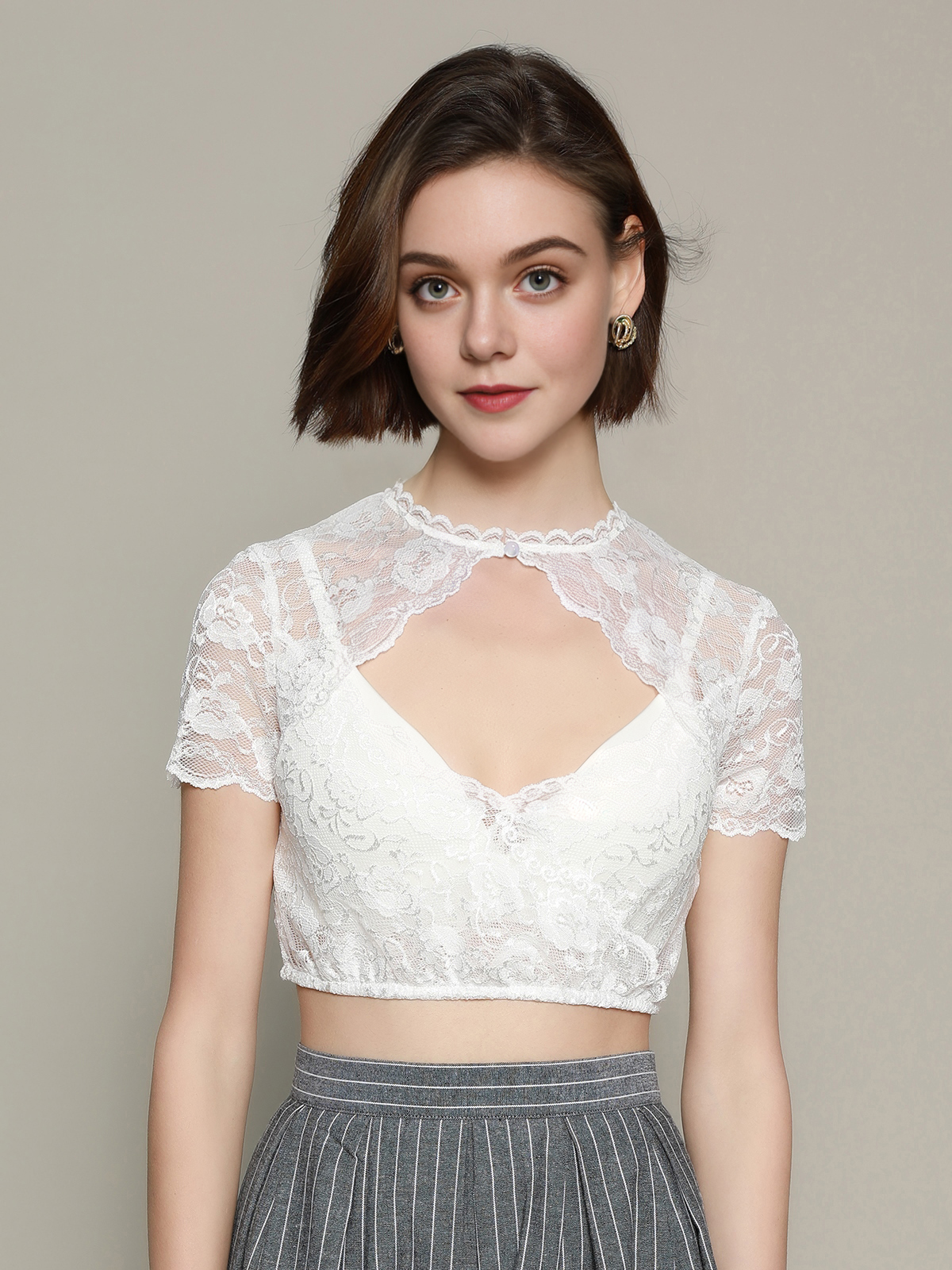 Modernes Dirndl in Weiß