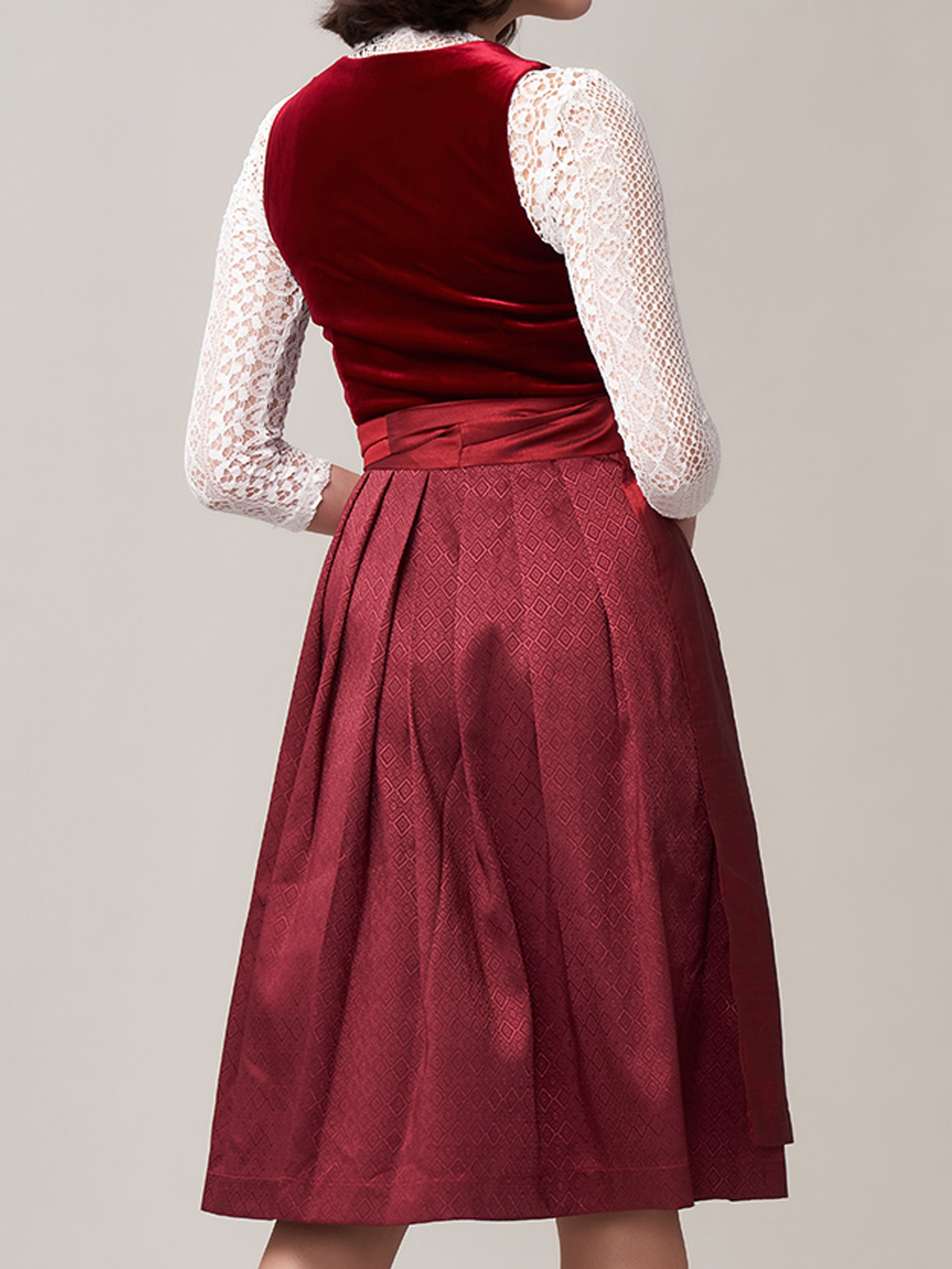 Schwarzes Samt Dirndl – Eleganz in Perfektion