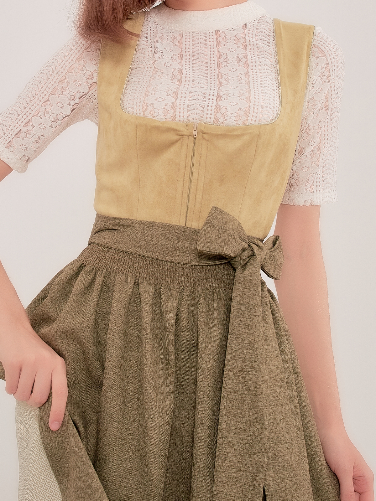 Traditionelle Dirndlbluse in Grün