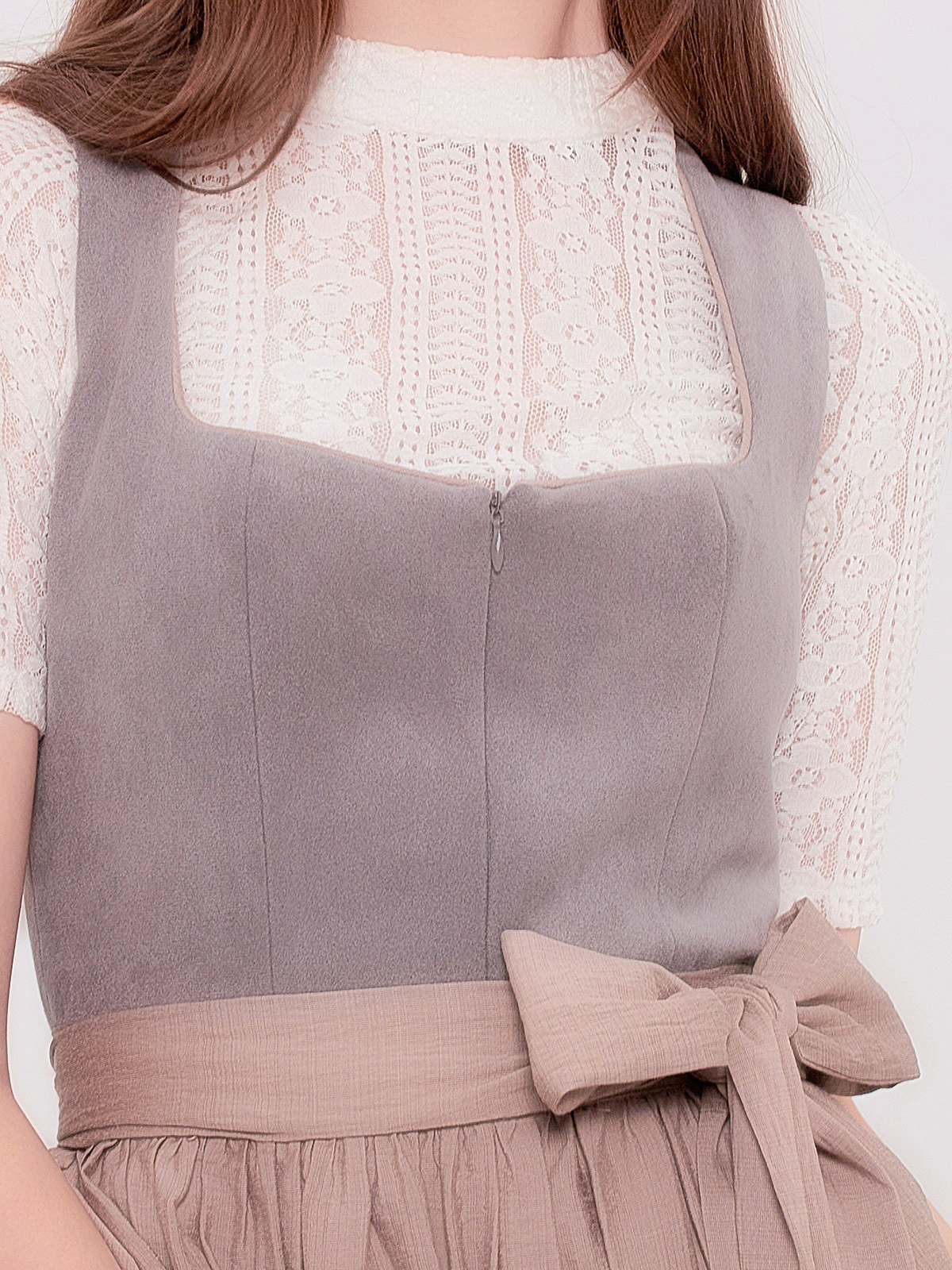 Dirndl in Grau – zeitlos und stilvoll