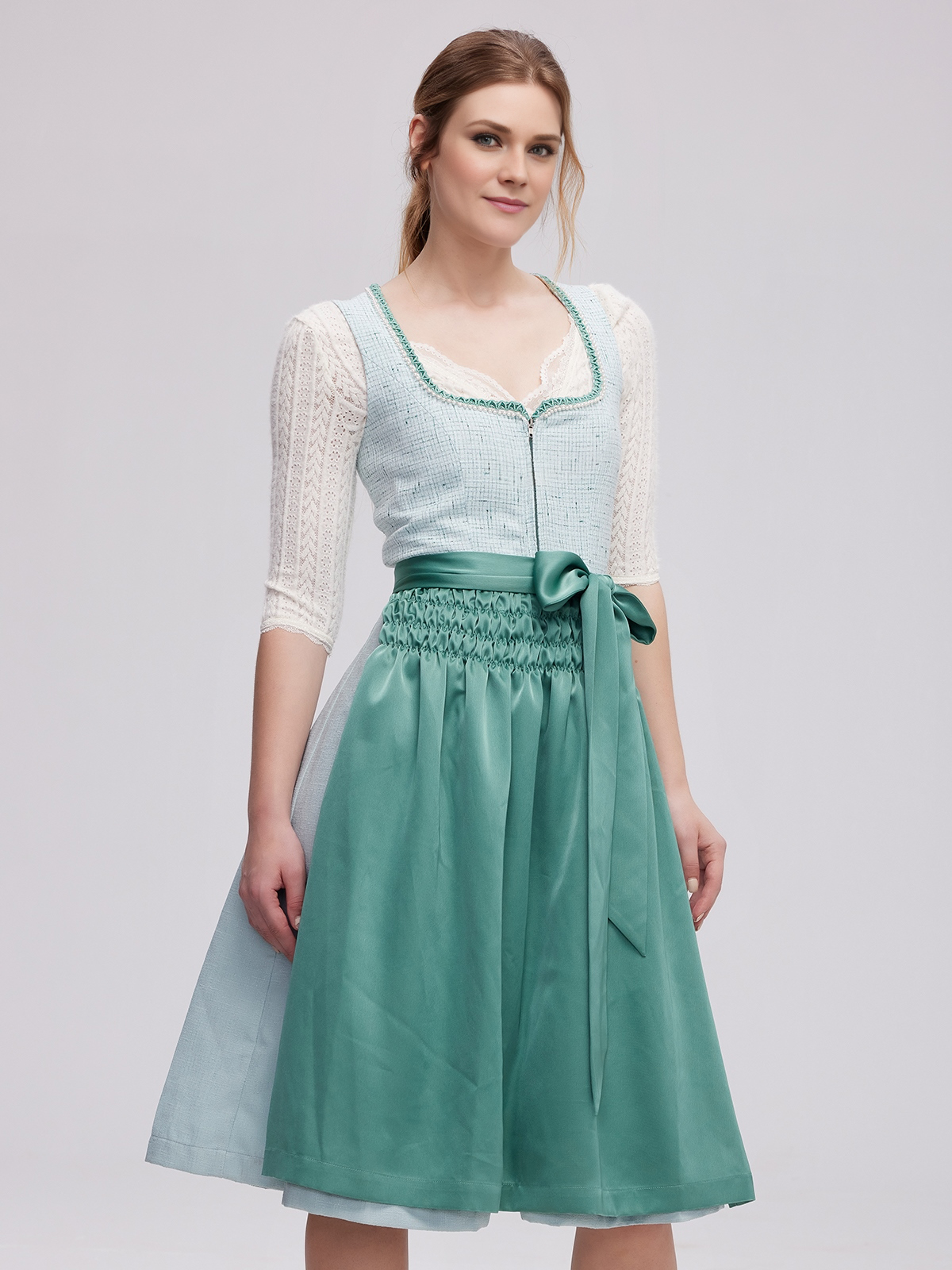 Dirndl mit Puffärmel in modernem Design