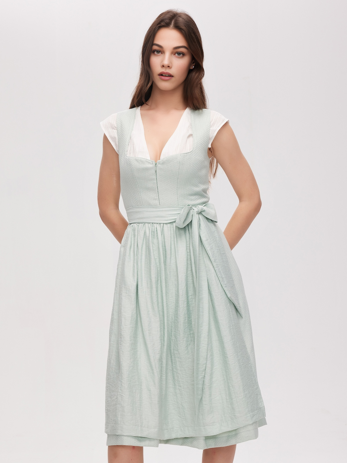 Modernes Dirndl in Grün
