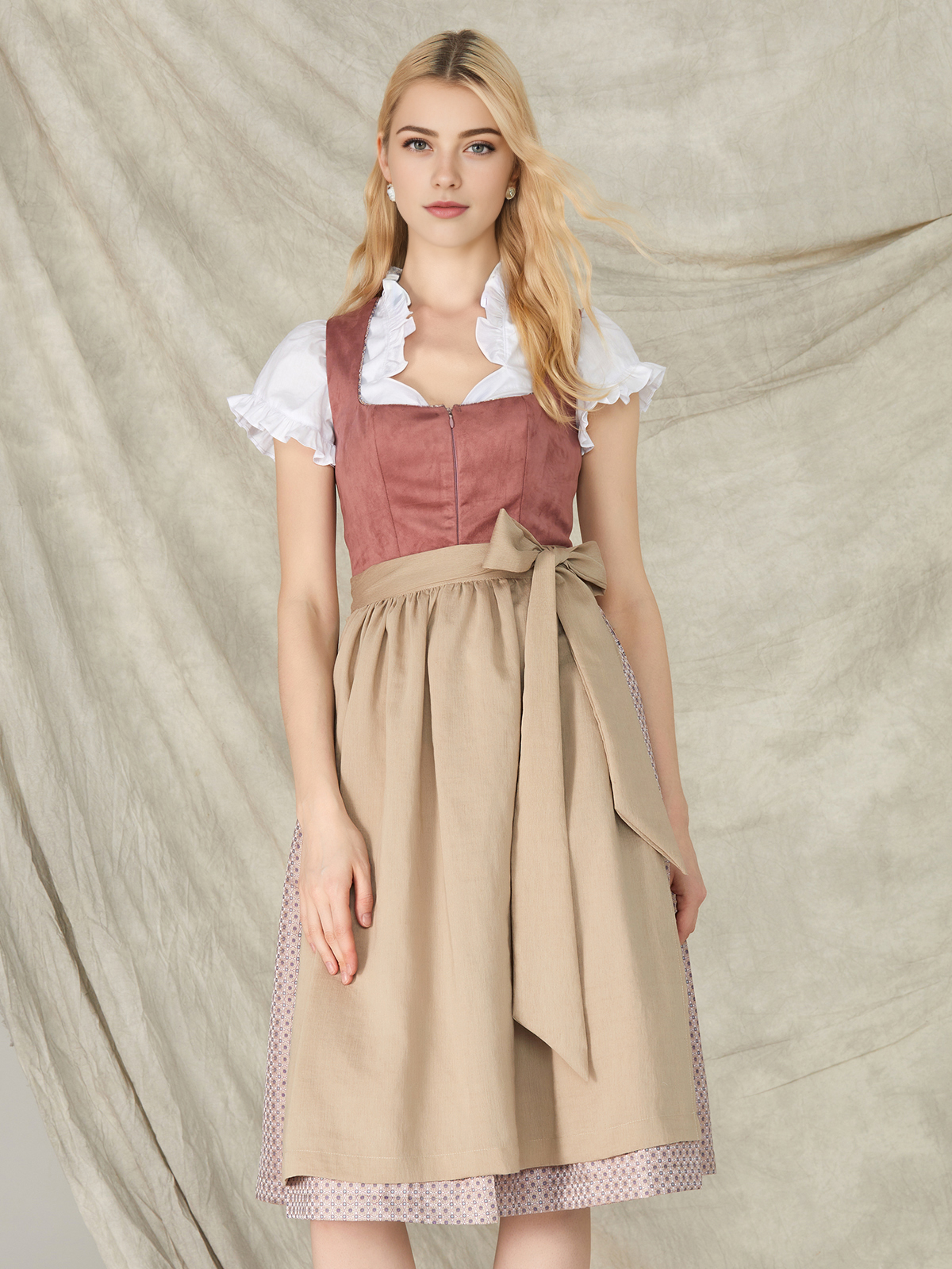 Modernes Dirndl in Rosa mit schlanker Silhouette