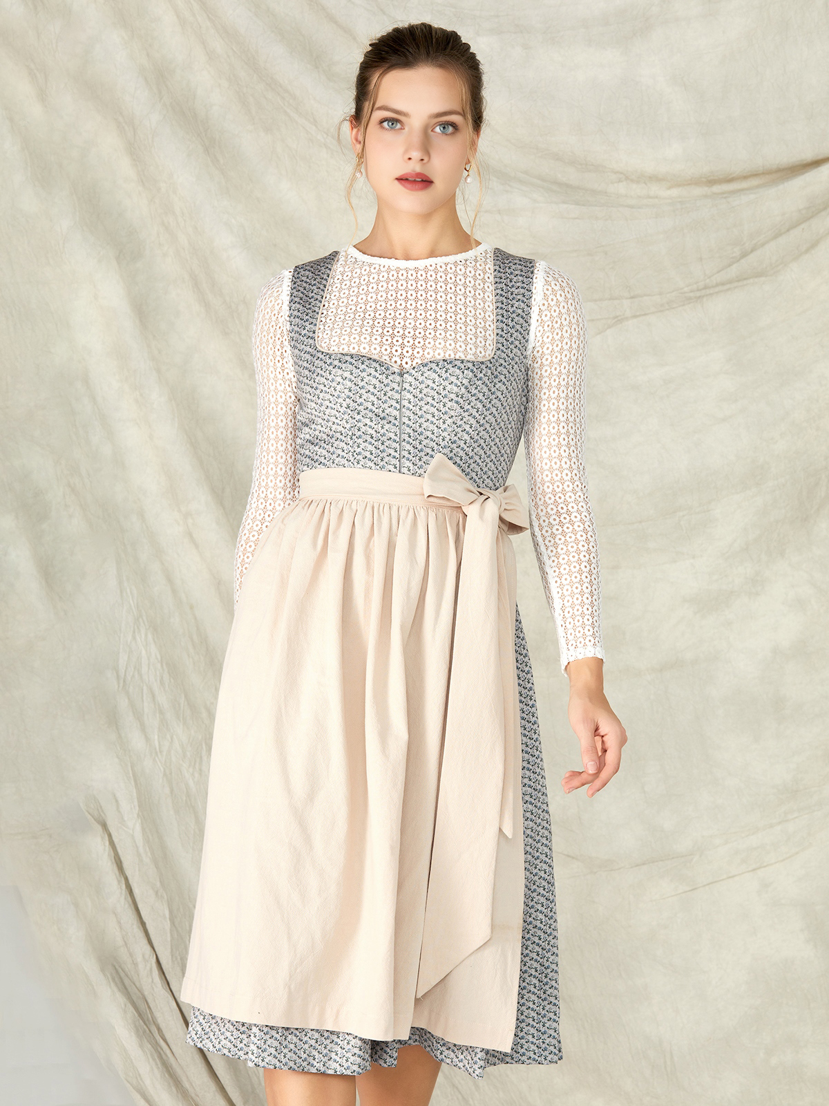 Dirndl in Blau