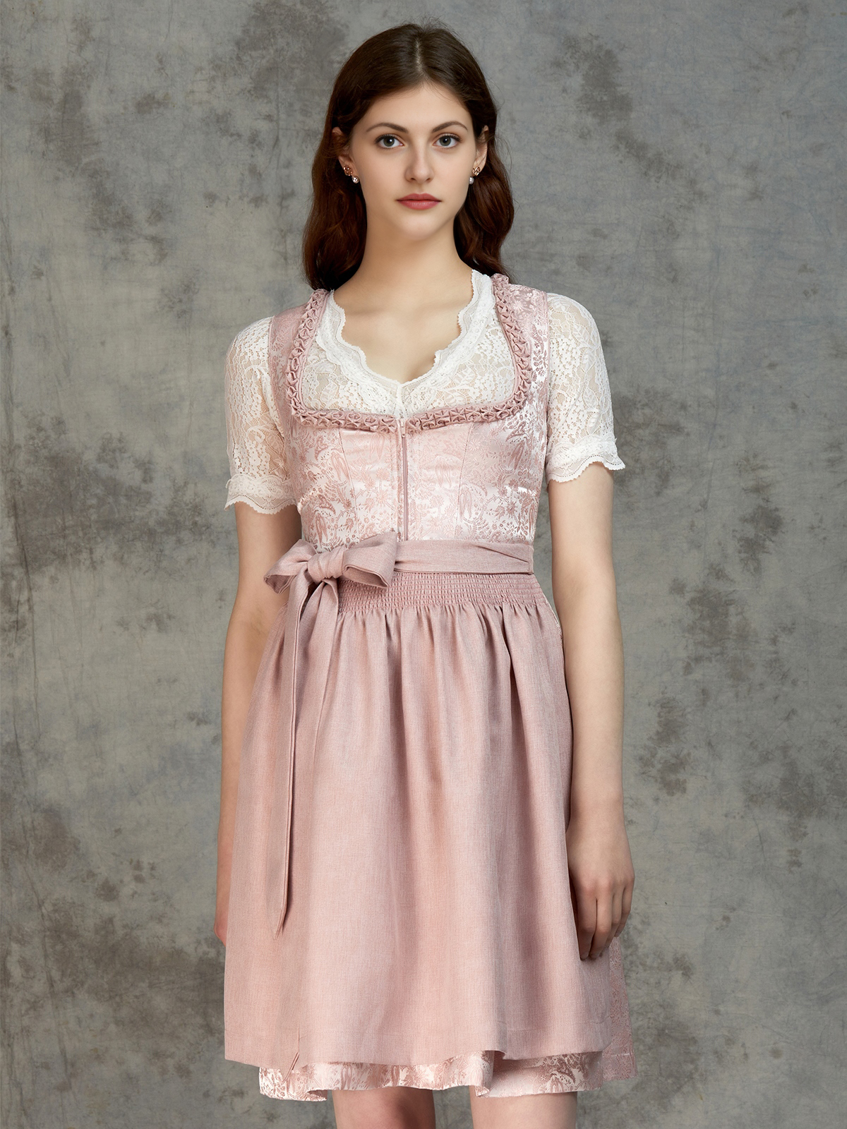 Romantisches Dirndl in Rosa