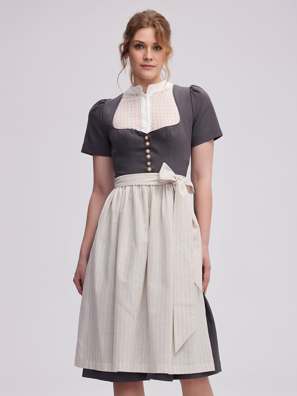 Dirndl in Dunkelgrün