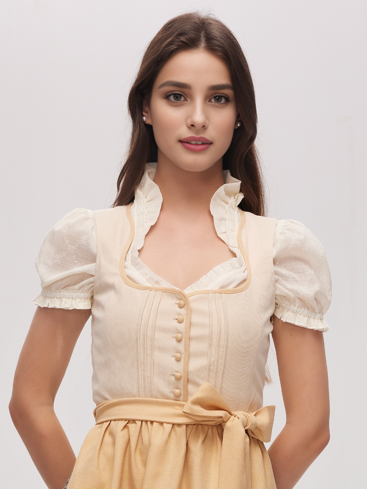 Dirndl in Gelb – feminin und modern