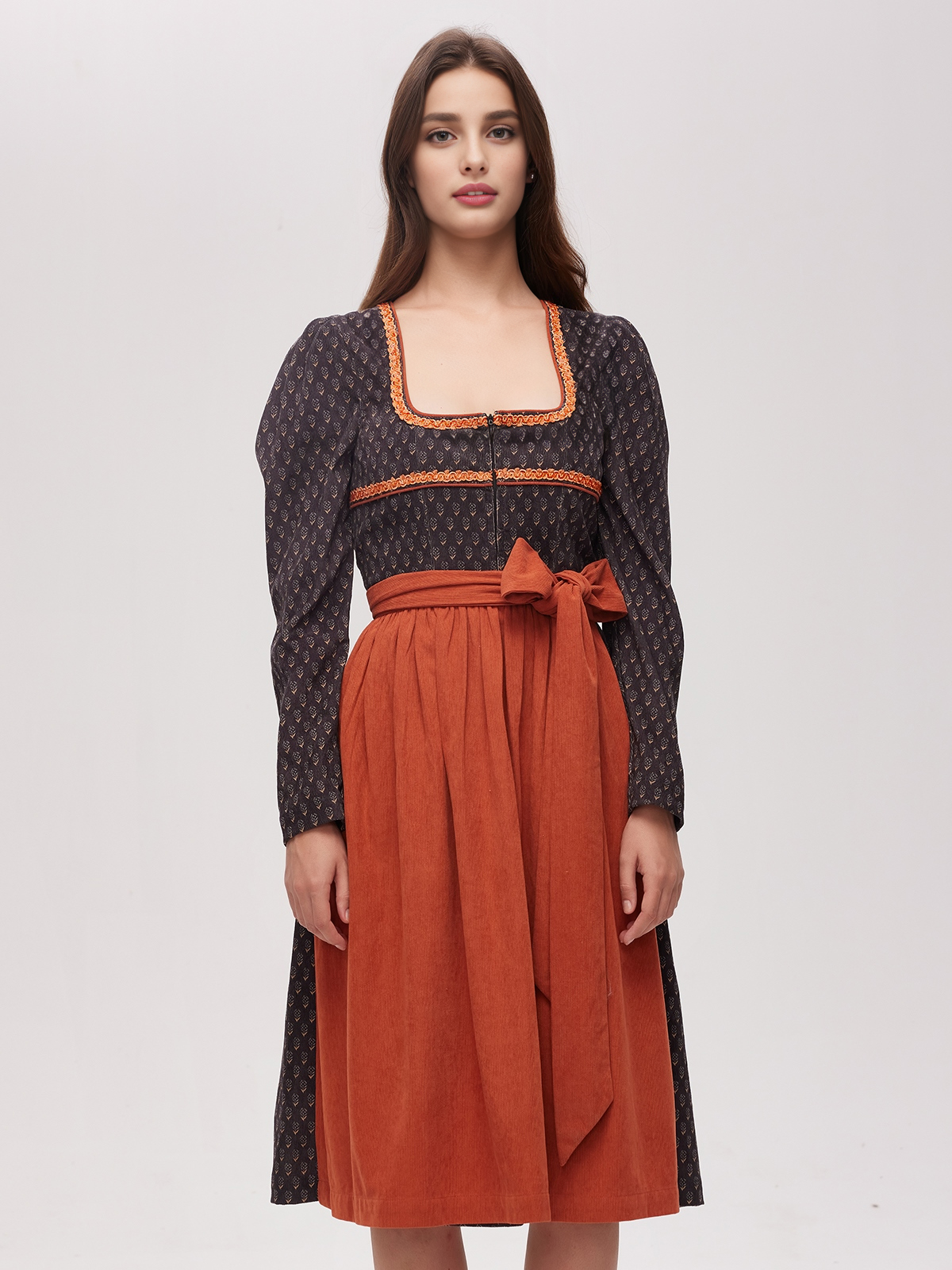 Dirndl Länge 70 cm in Schwarz