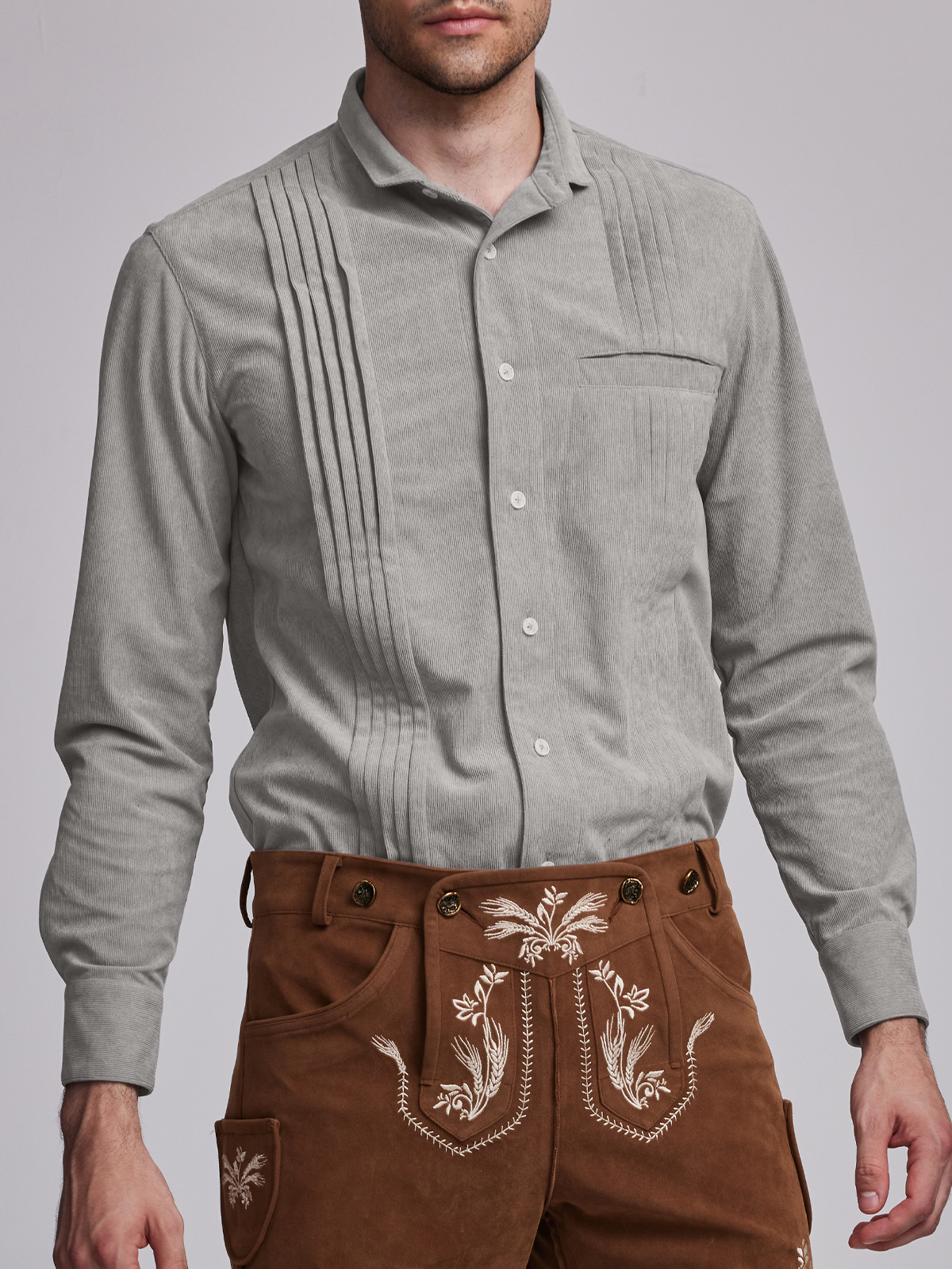 Dirndl mit grauem Hemd – stilvolle Kombination