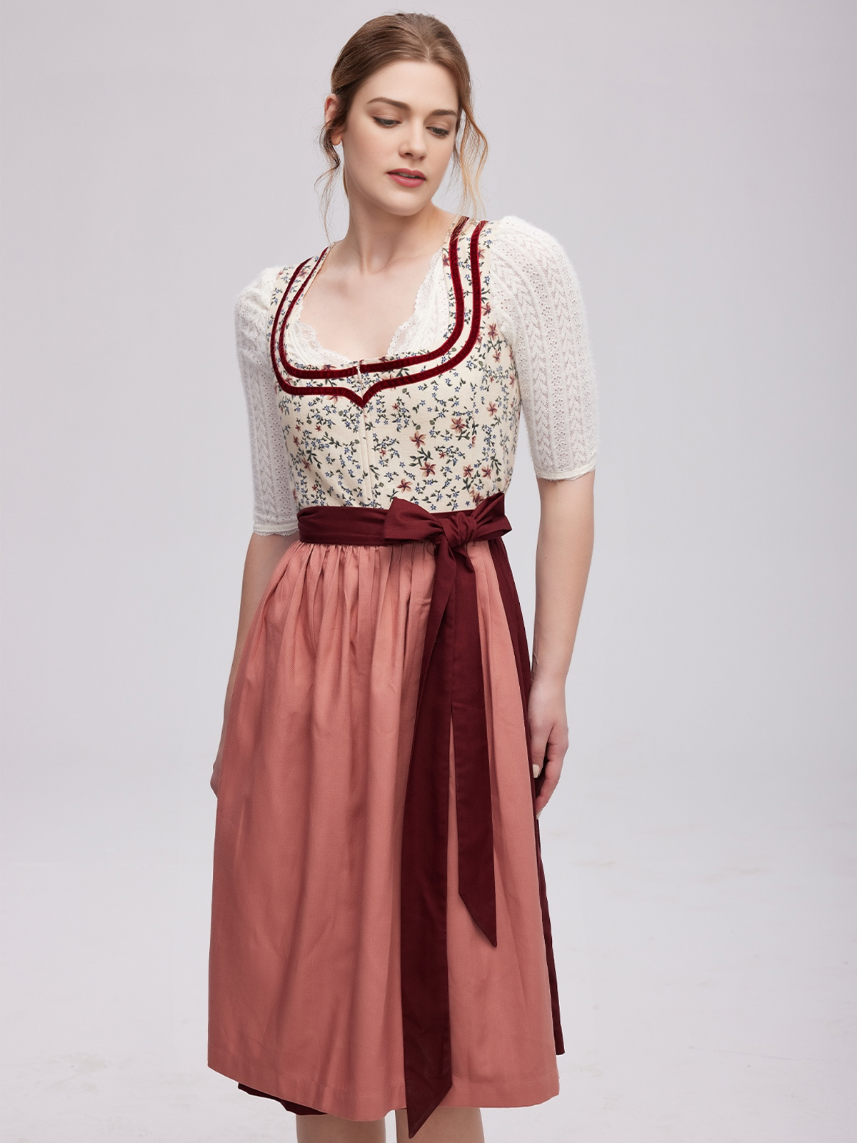 Dirndl in Rot – Eleganz und Tradition